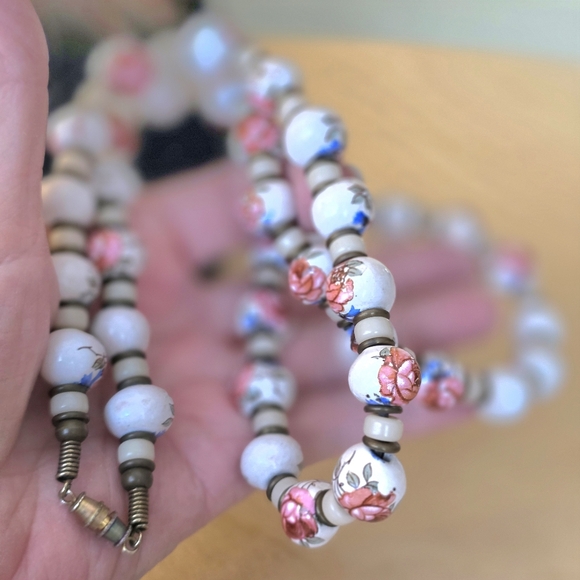 HAND PAINTED ROSES CHINA BEADS - Picture 4 of 4